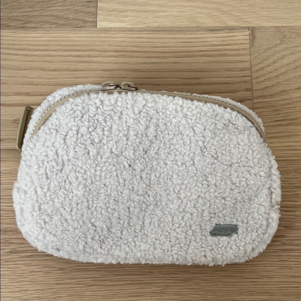 Lole Cream Sherpa Pouch